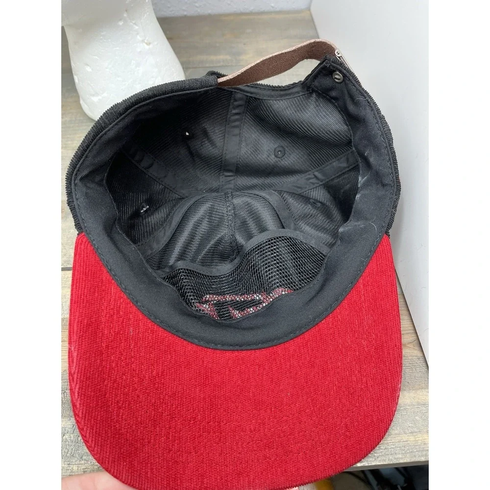 Everywhere‎ Muni Kids Hat red black corduroy